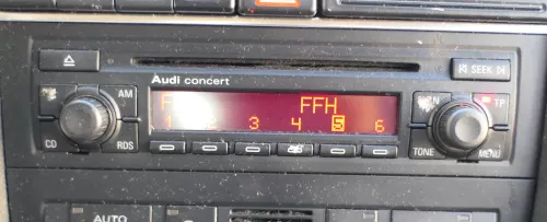 Audi A4 8E B6 Radio CD Player Original concert 8E0057186 + Code