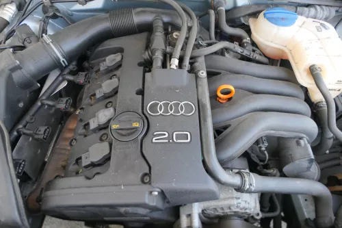 Audi A4 8E Motorabdeckung Abdeckung Motor Blende 2,0 ALT 96kw (172091)