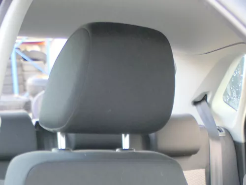 VW Polo 6R Kopfstütze vorne vorn schwarz rechts oder links 6R0881901K 83V