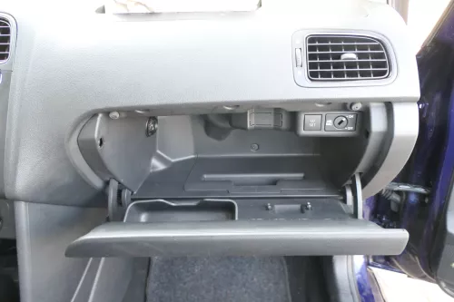 VW Polo 6R Handschuhfach schwarz Handschuhfachdeckel Deckel Klappe (172388)