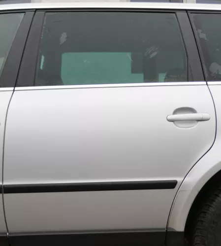 VW Passat 3B 3BG 3B6 Kombi Variant Tür hinten links silber LA7W reflexsilber