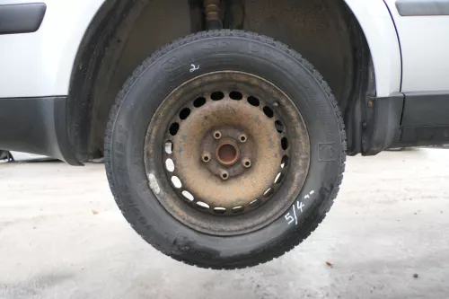 4X A4 B5 A6 4B Passat 3BG Felgen Reifen Winterreifen M+S 195/65 R15 91T 4-6mm (172531)