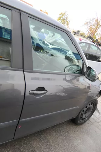 Fabia 5J Kombi + Limo Tür vorne rechts Beifahrertür grau titangrau 9795 (172609)