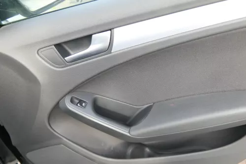 1x A4 8K B8 Türverkleidung Verkleidung Tür vorne rechts schwarz (172742)