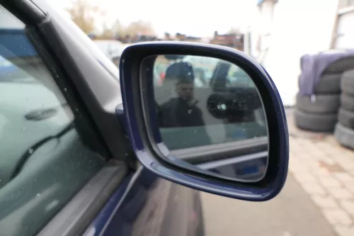 VW Golf 4 Bora manueller Spiegel vorne rechts Außenspiegel blau LA5G (172912)