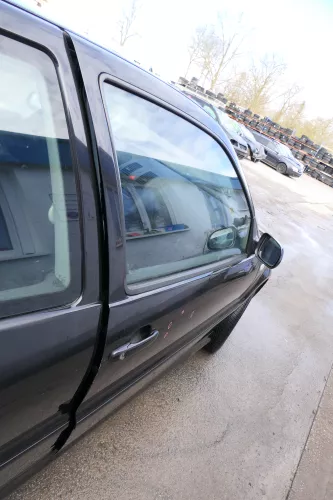 Polo 6N 6N2 Tür vorne rechts Beifahrertür 2/3-Türer schwarz LC9Z ohne Anbauteile (173150)