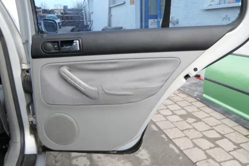 1x Golf 4 1J Limousine Türverkleidung Verkleidung Tür hinten rechts grau Griff