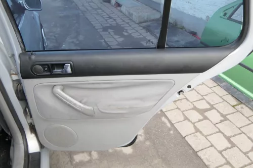 1x Golf 4 1J Limousine Türverkleidung Verkleidung Tür hinten rechts grau Griff (173296)