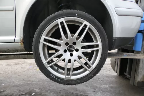 4x Golf 4 Bora Alufelgen Felgen 225/40 ZR18 Sommerreifen Reifen KBA 46571 4-7mm