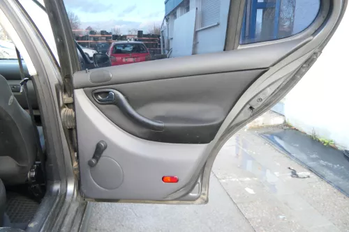 1x Leon 1M Toledo Türverkleidung Verkleidung Tür hinten rechts grau schwar Griff