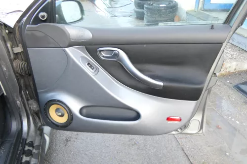1x Leon 1M Toledo Türverkleidung Verkleidung Tür vorne rechts grau schwarz Griff (173330)