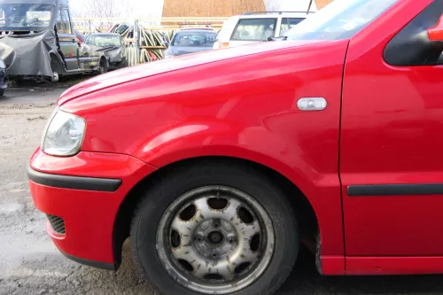 VW Polo 6N2 Kotflügel vorne links rot LP3G (bis unterm Schweller)