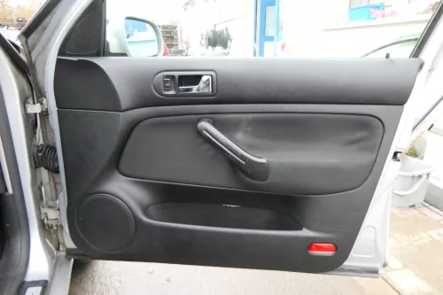 1x Golf 4 Bora Türverkleidung Verkleidung Tür vorne rechts 4/5-Türer Griff (173399)