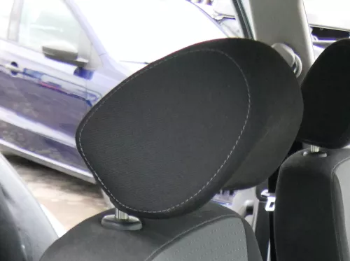 1x VW Golf 4 Bora Kopfstütze vorne vorn weiße Nähte schwarz rechts oder links