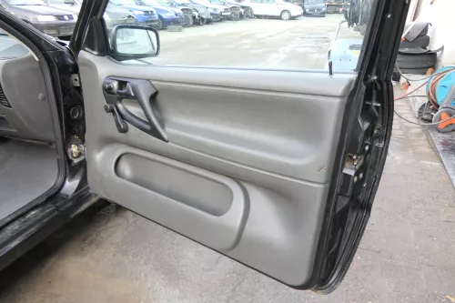 VW Polo 6N Türverkleidung Verkleidung Tür vorne rechts 2/3-Türer grau Griff Öffn (173422)