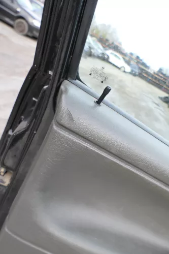 VW Polo 6N Türverkleidung Verkleidung Tür vorne links 2/3-Türer grau Griff Öffne (173423)