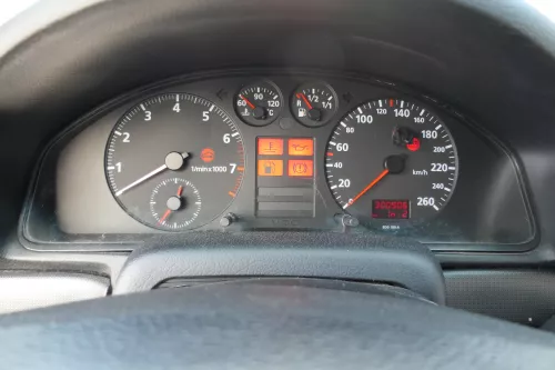 Audi A4 B5 Tacho Tachometer Kombiinstrument 300.900km 8D0919034B Benziner 1,8ADR