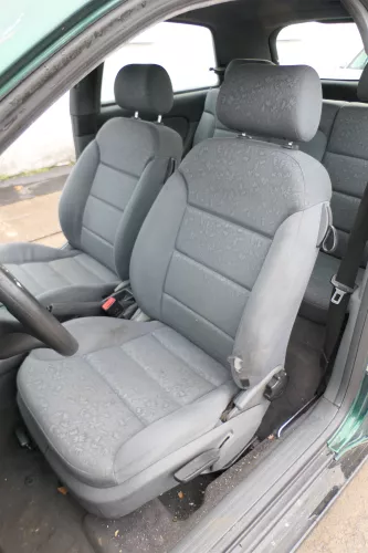 Q744 A3 8L Sitz vorne links Fahrersitz 2/3-Türer vorn  Airbag (173643)