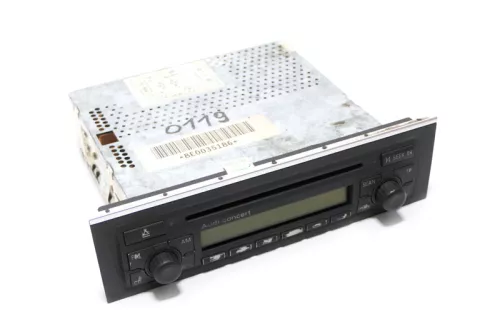 Audi A4 8E B6 Radio CD Player Original concert 8E0035186J mit Code (173703)