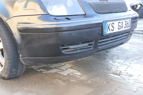 VW Bora Stoßstange vorne Frontstoßstange Stoßfänger vorn schwarz LC9Z SWR (173820)