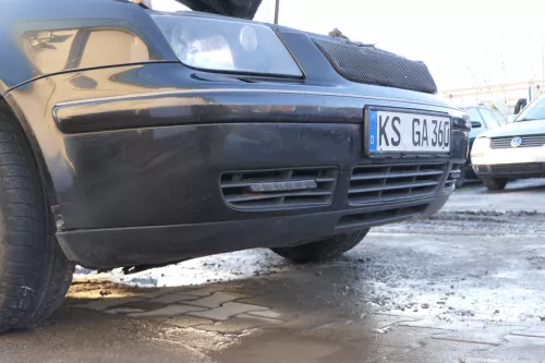 VW Bora Stoßstange vorne Frontstoßstange Stoßfänger vorn schwarz LC9Z SWR (173820)