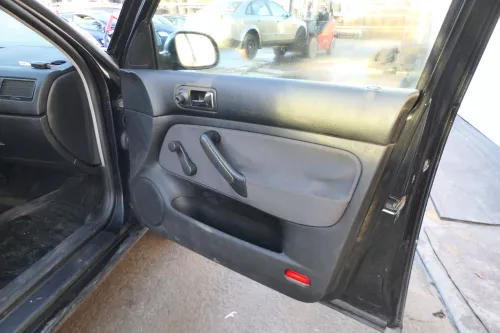 1x Golf 4 Bora Türverkleidung Verkleidung Tür vorne rechts 4/5-Türer Griff schwa (173826)