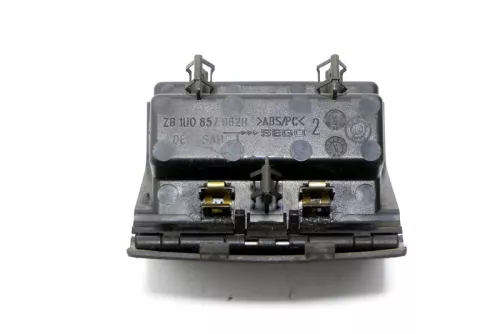 Skoda Octavia 1U Becherhalter in Mitteltunnel Mittelkonsole Getränkehalter (173894)