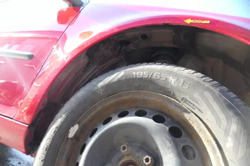 VW Golf 5 V 1K Kotflügel vorne rechts rot LY3D - Rost (174001)