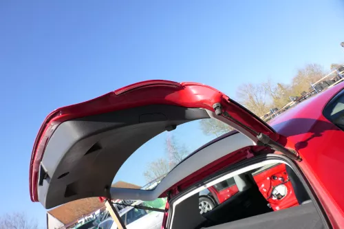 VW Golf 5 V Heckklappe hinten Kofferraumklappe + Scheibe rot LY3D - Delle (174003)