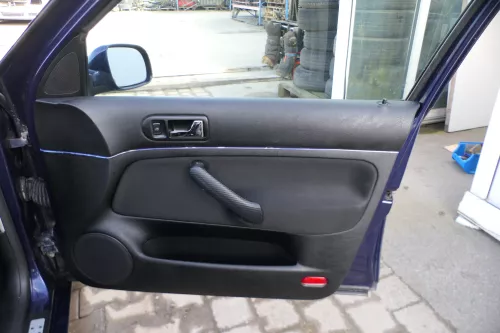 1x Golf 4 Bora Türverkleidung Verkleidung Tür vorne rechts 4/5-Türer Griff schwa