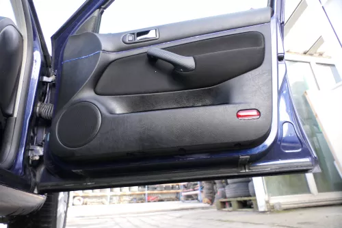 1x Golf 4 Bora Türverkleidung Verkleidung Tür vorne rechts 4/5-Türer Griff schwa (174399)