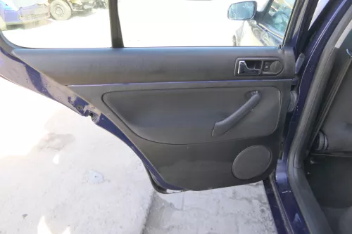 1x VW Golf 4 1J Limousine Türverkleidung Verkleidung Tür hinten links Griff