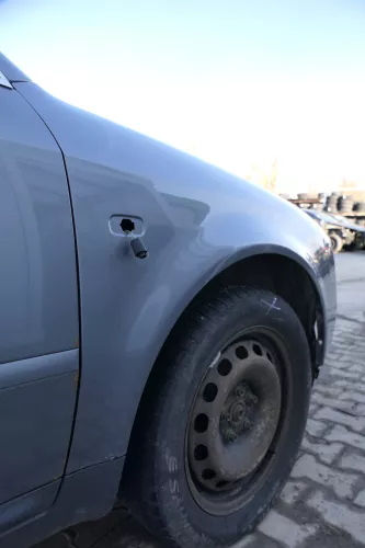 Audi A6 4B Kotflügel vorne rechts grau LY7L s(bis ca.Mitte 2001 passend) MÄNGEL (174544)