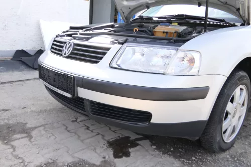 VW Passat 3B Stoßstange vorne Frontstoßstange Stoßfänger silber LB7Z grau (175094)