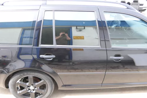 VW Golf 4 Bora Tür hinten rechts nur Kombi / Variant schwarz LC9Z -ohne Anbautei