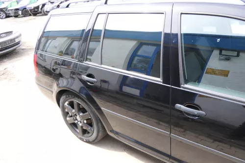 VW Golf 4 Bora Tür hinten rechts nur Kombi / Variant schwarz LC9Z -ohne Anbautei (175129)