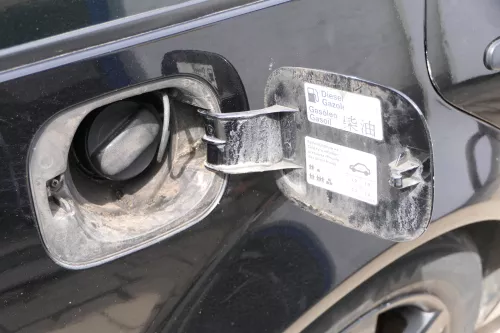 VW Golf 4 Variant Kombi Tankdeckel Deckel Tank Tankverschluß schwarz L041 (175133)