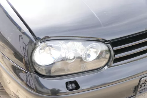 VW Golf 4 Stoßstange vorne Frontstoßstange Stoßfänger schwarz L041 SWR (175134)