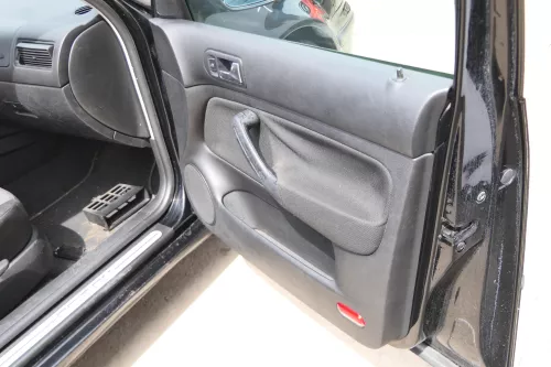 1x Golf 4 Bora Türverkleidung Verkleidung Tür vorne rechts 4/5-Türer Griff schwa (175136)