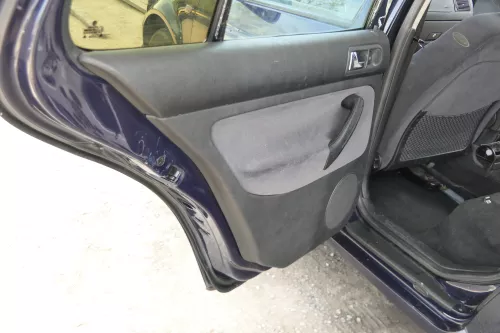 1x VW Golf 4 1J Limousine Türverkleidung Verkleidung Tür hinten links Griff (175253)