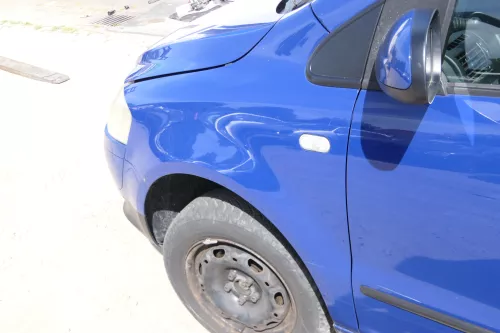 VW Fox Kotflügel vorne links blau LL5M (175500)