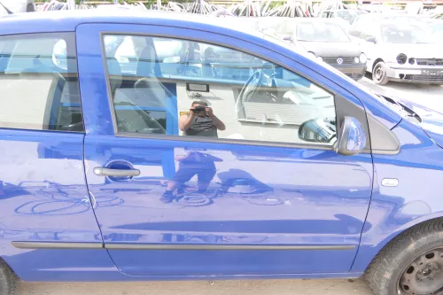 VW Fox 5Z Tür vorne rechts Beifahrertür blau LL5M - zwei Dellen