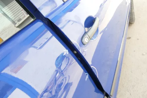 VW Fox 5Z Tür vorne rechts Beifahrertür blau LL5M - zwei Dellen (175505)