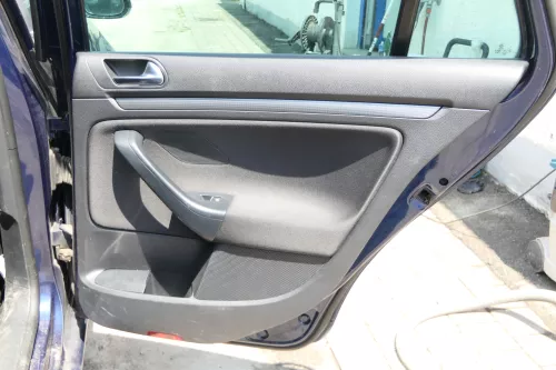 1x Golf Variant Kombi AJ5 5 1K Türverkleidung Verkleidung Tür hinten rechts schw (175679)