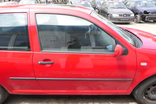 VW Golf 4 Tür vorne rechts Beifahrertür 2/3-Türer rot LY3D - ohneAnbauteile