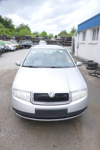 Skoda Fabia 6Y Stoßstange Stoßfänger vorne silber grau LF7T 2000-2004 (176023)