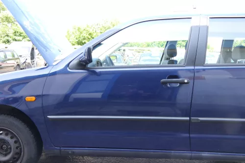 VW Polo Variant Kombi 6K oder Caddy 9Kv Tür vorne links blau LA5E ohneAnbaut