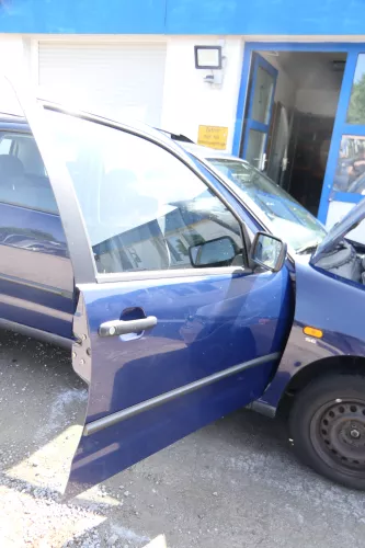 VW Polo Variant Kombi 6Kv oder Caddy 9Kv Tür vorne rechts blau LA5E ohneAnbau (176137)
