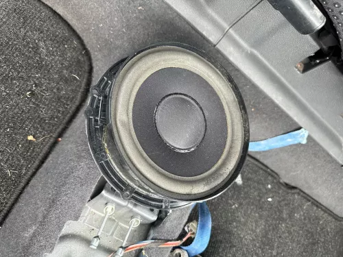 VW Touran 1T Eos Box Lautsprecher 1T0035411K Tiefton in Tür