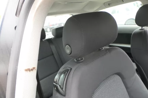 1x Audi A3 8P Kopfstütze vorne schwarz / soul PR-N7C 8H6   rechts